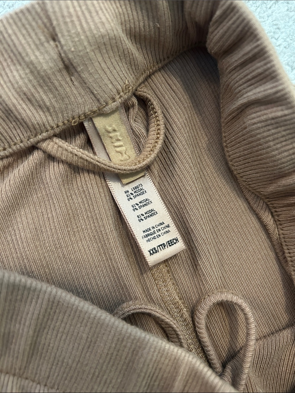 SKIMS Ribbed Drawstring Soft Lounge Pant - Picture 8 of 8